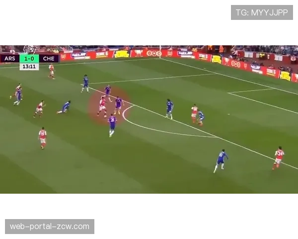 特写:传奇谢幕?赛后向观众致意时,切尔西老将蒂亚戈·席尔瓦眼含热泪